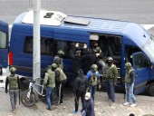 Протесты в Беларуси: во время воскресных демонстраций задержаны уже почти 800 человек Протесты в Беларуси: во время воскресных демонстраций задержаны уже почти 800 человек