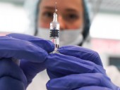 В России зафиксировали еще один случай COVID-19 у медработника после вакцинации В России зафиксировали еще один случай COVID-19 у медработника после вакцинации