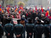 Нагорный Карабах: в Ереване тысячи людей поминают погибших и требуют отставки Пашиняна Нагорный Карабах: в Ереване тысячи людей поминают погибших и требуют отставки Пашиняна