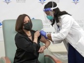 Камала Харрис вакцинировалась от COVID-19 в прямом эфире Камала Харрис вакцинировалась от COVID-19 в прямом эфире