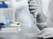Moderna уничтожила 400 тысяч доз вакцины от COVID-19 Moderna уничтожила 400 тысяч доз вакцины от COVID-19