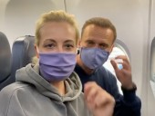“Мальчик, водочки нам принеси, мы домой летим”: самолет с Навальным вылетел в Москву “Мальчик, водочки нам принеси, мы домой летим”: самолет с Навальным вылетел в Москву