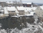 В Норвегии продолжаются поиски пострадавших в результате масштабного оползня В Норвегии продолжаются поиски пострадавших в результате масштабного оползня