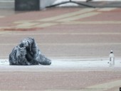 В Минске на Площади независимости мужчина совершил самоподжог - его госпитализировали