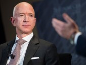 Владелец Amazon обогнал Маска и стал самым богатым человеком планеты Владелец Amazon обогнал Маска и стал самым богатым человеком планеты