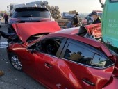 В Тайване из-за тумана столкнулись 20 автомобилей: есть погибшие В Тайване из-за тумана столкнулись 20 автомобилей: есть погибшие