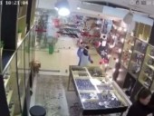 Нападение детей-единорогов на ювелирку в России оказалось сомнительным пиаром, который теперь проверяет полиция Нападение детей-единорогов на ювелирку в России оказалось сомнительным пиаром, который теперь проверяет полиция