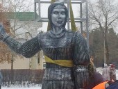 Жуткий памятник Аленке продали на аукционе за 35 тысяч долларов Жуткий памятник Аленке продали на аукционе за 35 тысяч долларов