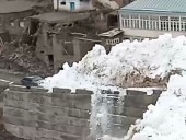 В Дагестане сняли на видео, как мощная лавина надвигается на село В Дагестане сняли на видео, как мощная лавина надвигается на село