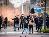 В Амстердаме на демонстрации против карантина из-за COVID-19 задержаны 58 человек В Амстердаме на демонстрации против карантина из-за COVID-19 задержаны 58 человек