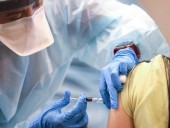 В США вакцинировали уже более 57 млн жителей: количество ежедневных доз увеличилась почти на миллион В США вакцинировали уже более 57 млн жителей: количество ежедневных доз увеличилась почти на миллион