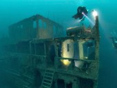 Воры стащили 600 литров пива со дна океана Воры стащили 600 литров пива со дна океана