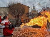 Масленица на российский лад: в Санкт-Петербурге чучело сожгли выстрелом из танка