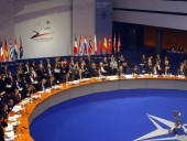 В НАТО обеспокоены наращиванием войск РФ у границ Украины В НАТО обеспокоены наращиванием войск РФ у границ Украины