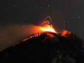 На острове Сент-Винсент в Карибском море извергается вулкан, тысячи жителей эвакуируют На острове Сент-Винсент в Карибском море извергается вулкан, тысячи жителей эвакуируют