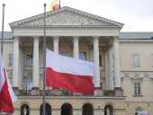 Польша объявила персоной нон грата трех российских дипломатов Польша объявила персоной нон грата трех российских дипломатов