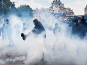 Первомайская демонстрация в Париже переросла в с тычки с полицией Первомайская демонстрация в Париже переросла в с тычки с полицией