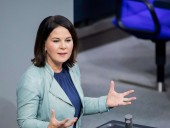 Выборы в Германии: лидер зеленых и фаворит на пост канцлера выступила за курс диалога и жесткости в отношении РФ Выборы в Германии: лидер зеленых и фаворит на пост канцлера выступила за курс диалога и жесткости в отношении РФ