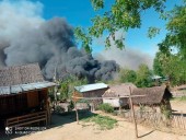 В Мьянме силовики сожгли село: люди прячутся в лесах В Мьянме силовики сожгли село: люди прячутся в лесах