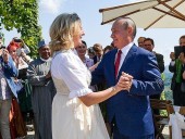 Экс-глава МИД Австрии, которая плясала с Путиным на свадьбе, вошла в совет директоров Роснефти Экс-глава МИД Австрии, которая плясала с Путиным на свадьбе, вошла в совет директоров Роснефти