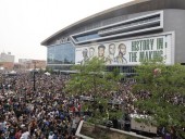 Стрельба во время празднования финала NBA в США: трое человек ранены