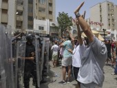 Ситуация в Тунисе: страна охвачена протестами, армия блокировала здание парламента Ситуация в Тунисе: страна охвачена протестами, армия блокировала здание парламента