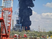 Мощный взрыв произошел на румынском НПЗ в Черном море, есть пострадавшие Мощный взрыв произошел на румынском НПЗ в Черном море, есть пострадавшие
