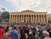 Смерть журналиста в Грузии: сотни людей собрались на акции протеста в центре Тбилиси Смерть журналиста в Грузии: сотни людей собрались на акции протеста в центре Тбилиси