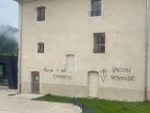 Во Франции разгромили несколько центров вакцинации от COVID-19