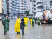 Большая вода накрыла Грузию. В Батуми дожди затопили улицы и здание ковидной больницы Большая вода накрыла Грузию. В Батуми дожди затопили улицы и здание ковидной больницы