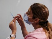 Во Франции проходят массовые протесты против обязательной вакцинации от COVID-19: полиция применила слезоточивый газ Во Франции проходят массовые протесты против обязательной вакцинации от COVID-19: полиция применила слезоточивый газ