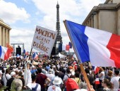 Во Франции более 160 тыс. человек выступили против антиковидных мер Во Франции более 160 тыс. человек выступили против антиковидных мер