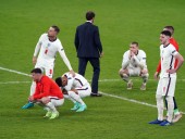 Премьер Британии и Футбольная ассоциация Англии осудили расистские высказывания в сторону сборной страны Премьер Британии и Футбольная ассоциация Англии осудили расистские высказывания в сторону сборной страны