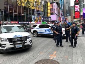 В Нью-Йорке из-за подозрительного предмета эвакуировали Таймс-сквер В Нью-Йорке из-за подозрительного предмета эвакуировали Таймс-сквер