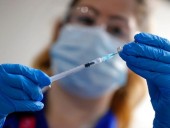 США собираются вводить дополнительную дозу вакцины от COVID-19 людям с ослабленным иммунитетом США собираются вводить дополнительную дозу вакцины от COVID-19 людям с ослабленным иммунитетом