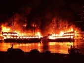 В Турции сгорело 4 экскурсионных судна: люди прыгали в воду, чтобы спастись