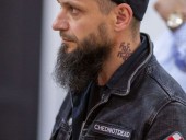 Пытался вывесить баннер против Путина: в Москве задержан активист Пытался вывесить баннер против Путина: в Москве задержан активист