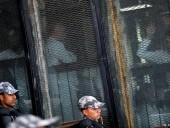 В Египте трех исламистов приговорили к смертной казни за убийство полицейского В Египте трех исламистов приговорили к смертной казни за убийство полицейского