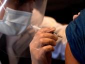 В США введено около 384,9 млн доз вакцины против COVID-19 - CDC В США введено около 384,9 млн доз вакцины против COVID-19 - CDC