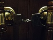 В России на офис центра Мемориал напали во время показа фильма о Голодоморе В России на офис центра Мемориал напали во время показа фильма о Голодоморе