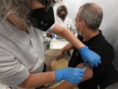 Германия одобрила ревакцинацию от Covid-19 для лиц старше 70 лет Германия одобрила ревакцинацию от Covid-19 для лиц старше 70 лет