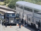 В США мужчина устроил стрельбу в поезде, есть погибший В США мужчина устроил стрельбу в поезде, есть погибший