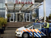 Прибывшая из ЮАР пара сбежала из-под карантина в Нидерландах: успели сесть в самолет Прибывшая из ЮАР пара сбежала из-под карантина в Нидерландах: успели сесть в самолет