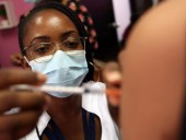 В США начали прививать от COVID-19 детей от 5 до 11 лет В США начали прививать от COVID-19 детей от 5 до 11 лет