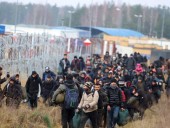 Власти Беларуси заявили, что обнаружили COVID-19 у мигранта на границе с Польшей и начали вакцинацию беженцев Власти Беларуси заявили, что обнаружили COVID-19 у мигранта на границе с Польшей и начали вакцинацию беженцев