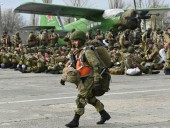 В РФ заявили о завершении учений с тысячей десантников неподалеку от Украины В РФ заявили о завершении учений с тысячей десантников неподалеку от Украины