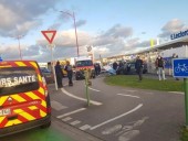 Во Франции мужчина в костюме ниндзя ранил мечом полицейских Во Франции мужчина в костюме ниндзя ранил мечом полицейских