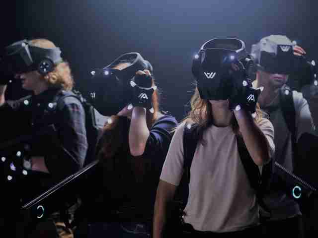 VR клуб с полным погружением: игры для всей семьи VR клуб с полным погружением: игры для всей семьи