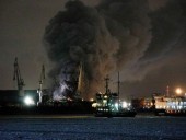 Недостроенный корвет для ВМФ России горит третий час в Санкт-Петербурге: есть пострадавшие Недостроенный корвет для ВМФ России горит третий час в Санкт-Петербурге: есть пострадавшие