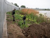 Греция расширит пограничную стену, чтобы остановить поток мигрантов, и требует помощи в ЕС Греция расширит пограничную стену, чтобы остановить поток мигрантов, и требует помощи в ЕС